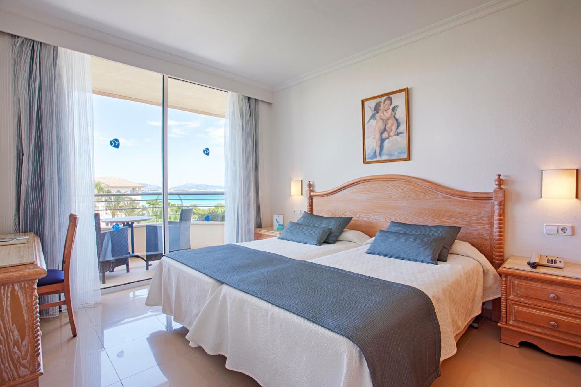 One-Bedroom Apartment Side Sea View