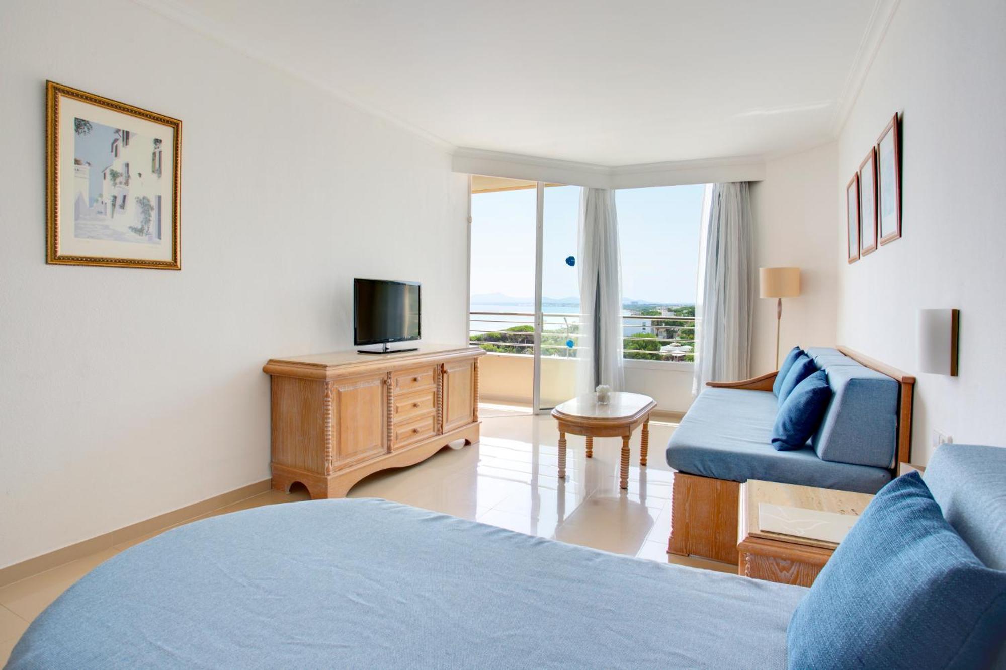One-Bedroom Apartment Side Sea View